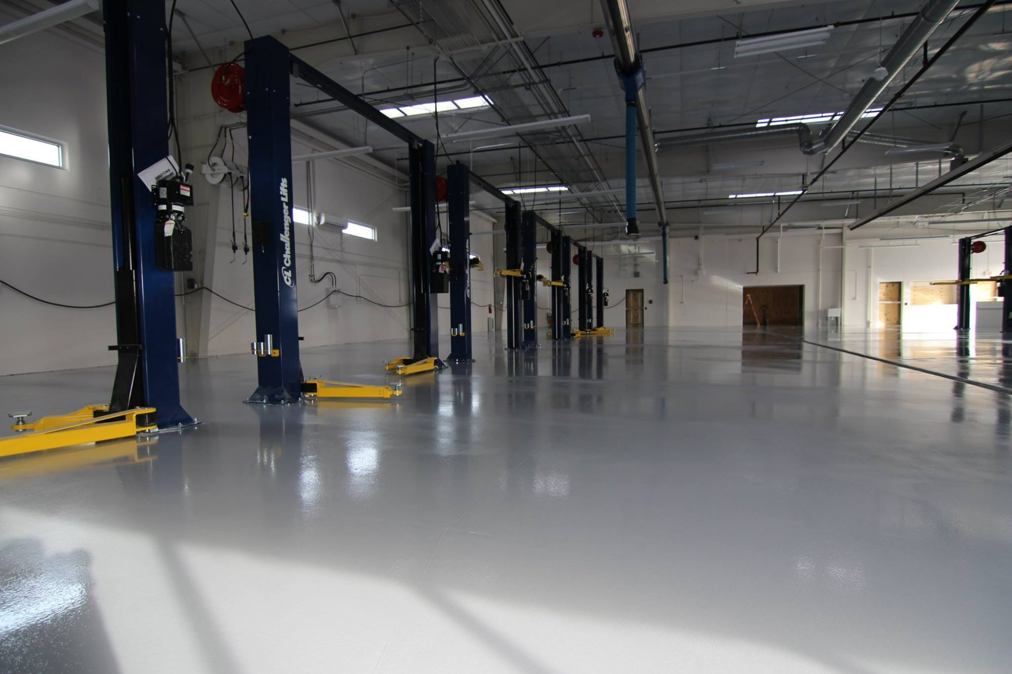 Automotive Service Bay — Epoxy Floor with Vehicle Lifts